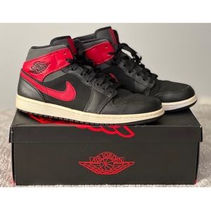AIR JORDAN 1 MID